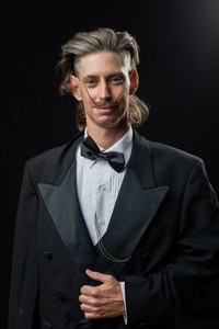 Foto Kontes Jenggot dan Kumis