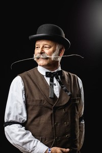 Foto Kontes Jenggot dan Kumis