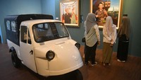 Galeri Bumi Parawira merupakan galeri lorong waktu yang menceritakan sejarah panjang Kota Bogor dari masa ke masa mulai dari Kerajaan Pajajaran, masa kolonial Belanda, Orde Lama, Orde Baru dan Orde Reformasi.