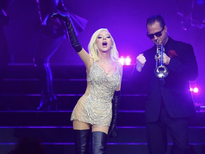 Gaun Yogie Pratama Dipakai Christina Aguilera