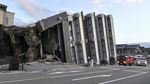 Gedung Ambruk Usai Diguncang Gempa di Jepang