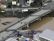 Getaran Gempa Bikin Jembatan Retak dan Jalan Ambles di Jepang