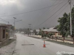 Erupsi Gunung Lewotobi: Penerbangan di NTT Terganggu-Ribuan Warga Mengungsi