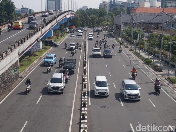 Jalanan Surabaya Kembali Ramai Usai Liburan Tahun Baru