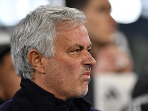 Kutukan Musim Ketiga Jose Mourinho Beraksi Lagi?