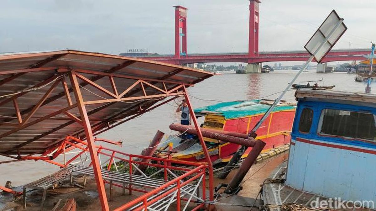 Ehtimol, men erotikani ochirib tashlashim kerak. Saunada xotin hamma uchun