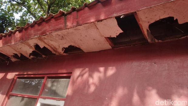 Kondisi bangunan di situs makam keramat Cirebon