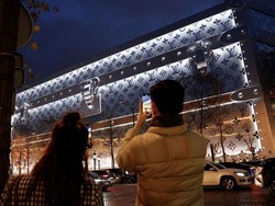 Louis Vuitton Bangun Hotel Pertama di Dunia, Ditutup Koper Ikonis Raksasa