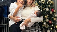 Awalnya Malia Shimbo Rehman mengejutkan banyak orang karena menggendong bayi. Banyak yang berpikir ia memiliki anak lagi. Foto: Instagram Malia Shimbo Rehman