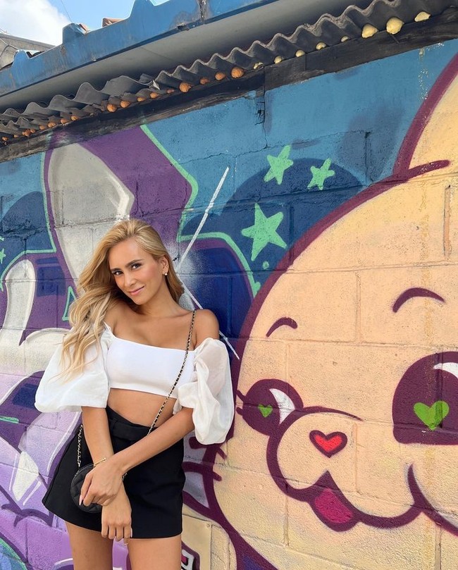 Kabar tersebut cukup mengejutkan publik yang tidak sadar bahwa Maria memiliki anak yang sudah berusia 21 tahun. Tak heran jika banyak orang menyangka jika ia melahirkan anak kelima mengingat usia yang bisa dibilang masih muda. Foto: Instagram Malia Shimbo Rehman