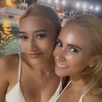 Begini potret Malia dan putrinya yang terlihat seperti adik dan kakak. Foto: Instagram Malia Shimbo Rehman