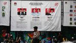 Melihat Pelipatan Surat Suara di KPU Jakarta Utara