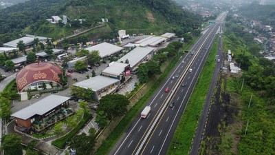 Pantauan Arus Balik Libur Tahun Baru di Tol Trans Jawa