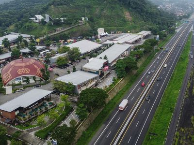 Pantauan Arus Balik Libur Tahun Baru di Tol Trans Jawa
