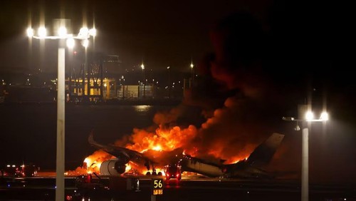 Japan Airlines A350 airplane is on fire at Haneda international airport in Tokyo, Japan January 2, 2024. REUTERS/Issei Kato Acquire Licensing Rights