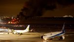 Horor! Pesawat Tabrakan dan Terbakar di Bandara Haneda Tokyo