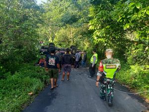 Pikap Bawa Manggis Tak Kuat Menanjak, Terbalik-Tewaskan Satu Orang