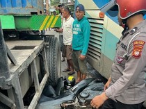 Cegah Kecelakaan Beruntun, Polisi Rela Motor Nmax-nya Buat Ganjal Bus Mundur