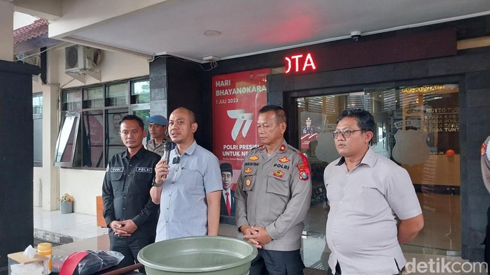 Polisi merilis kasus suami bunuh dan mutilasi istri di Malang
