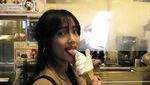 Potret Manis Fuji Saat Makan Es Krim hingga Frappuccino