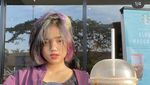 Potret Manis Fuji Saat Makan Es Krim hingga Frappuccino