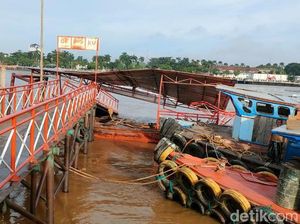 Dishub Sumsel Ungkap Penyebab Tongkang Batu Barat Tabrak 2 Dermaga