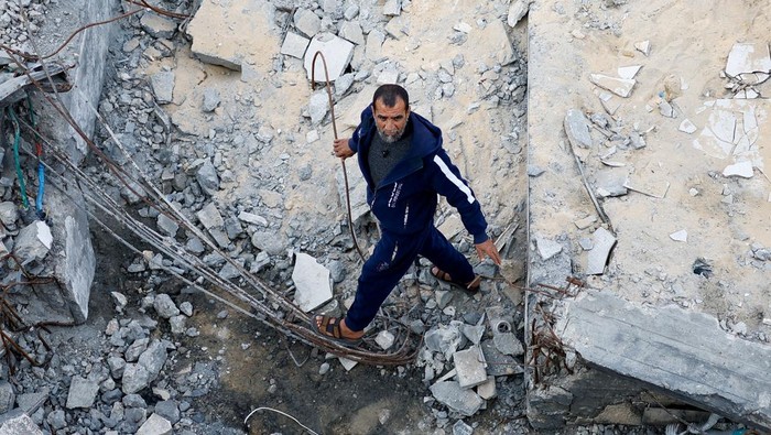 Palestinian man Hamada Abu Sleyma, whose wife, all his 6 children and two grandchildren were killed in an Israeli strike that destroyed his house, stands near a tent in which he shelters on the rubble of his house, in Rafah in the southern Gaza Strip, January 1, 2024. REUTERS/Ibraheem Abu Mustafa