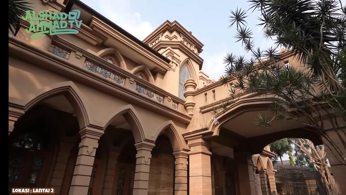 rumah orang tua Alshad Ahmad dijual Rp 300 M/Tangkapan Layar/via YouTube Alshad Ahmad TV