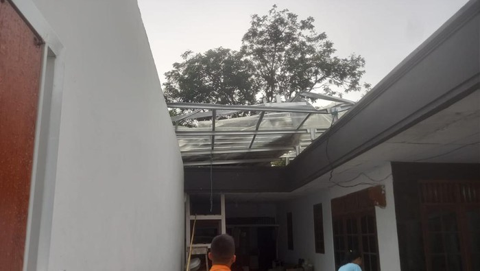 Rumah warga di Pandeglang alami kerusakan akibat puting beliung (dok. BPBD)