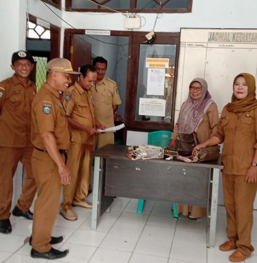 Sidak yang dilakukan BKPSDM Kota Bima, di hari pertama masuk kerja tahun 2024, Selasa (2/1/2024). (Dok. BKPSDM Kota Bima)