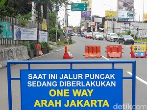 Lalin Sekitar Pasar Cisarua Macet, Puncak Arah Jakarta One Way Siang Ini