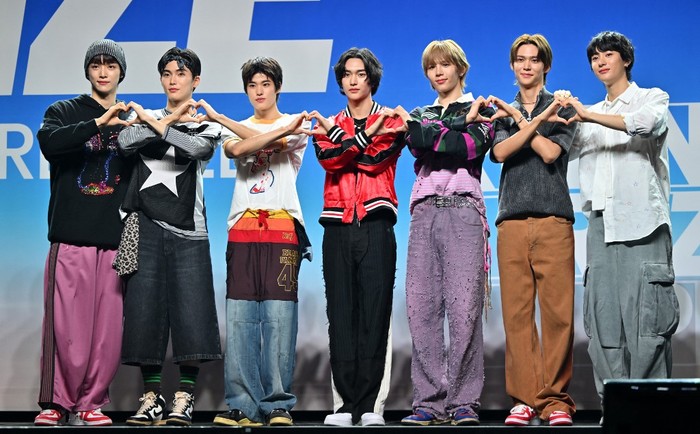 RIIZE (dari kiri ke kanan) Sungchan, Seunghan, Sohee, Wonbin, Shotaro, Eunseok dan Anton di showcase debut mereka yang digelar di Seoul pada 4 September 2023.