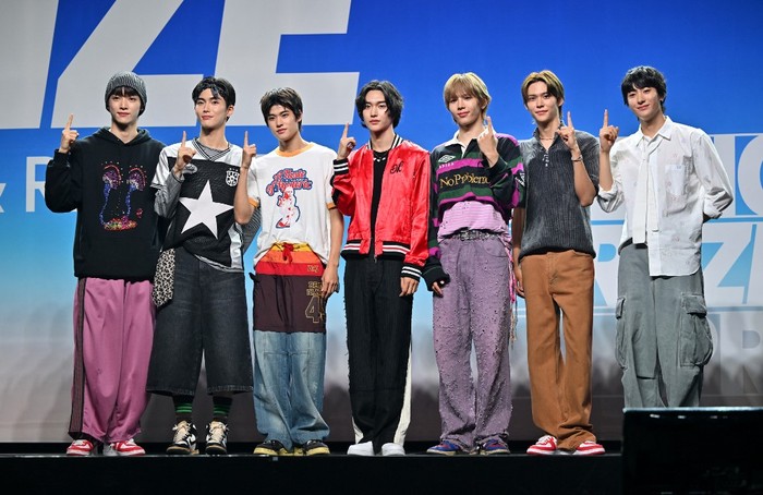 RIIZE (dari kiri ke kanan) Sungchan, Seunghan, Sohee, Wonbin, Shotaro, Eunseok dan Anton di showcase debut mereka yang digelar di Seoul pada 4 September 2023.