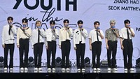 Sebelumnya mereka sudah pernah menang dalam ajang K-Global Heart Dream Awards di kategori K-Global Bonsang dan K-Global Super Rookie Award, mereka juga menang sebagai Best New Male Artist dan Favorite New Artist di MAMA 2024. (Foto: AFP/JUNG YEON-JE)