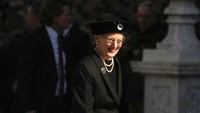 Margrethe juga mengucapkan terima kasih kepada masyarakat Denmark atas dukungan mereka selama bertahun-tahun. Perdana Menteri Denmark, Mette Frederiksen, berterima kasih kepada ratu atas jasanya. AP/Petros Giannakouris