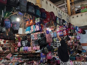 Sekolah Mulai Masuk, Penjualan Seragam-Sepatu di Wonosari Sepi