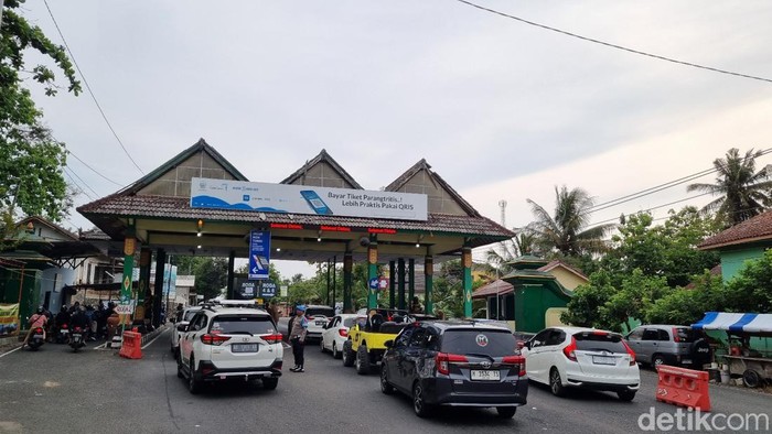 Tempat pemungutan retribusi (TPR) Parangtritis, Bantul.