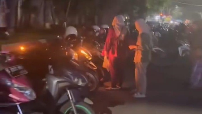 Viral tarif parkir motor di Jombang Rp 10 ribu saat malam tahun baru