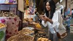 Anggun C Sasmi Tetap Doyan Sop Buntut dan Nasi Telur Ceplok di Prancis