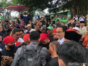 Datang ke Tanah Datar, Anies Disambut Sorakan Presiden