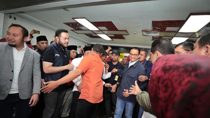 Anies saat tiba Bandara Internasional Minangkabau, Sumatera Barat. (Foto: Dok. Tim Kampanye Anies)