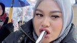 Aurel Hermansyah Jajan Oden hingga Tanghulu di Myeongdong