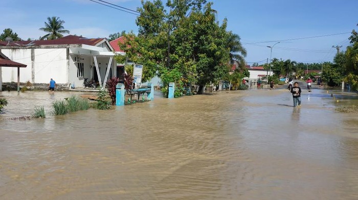 Banjir terjang Mamuju Tengah, Sulbar.