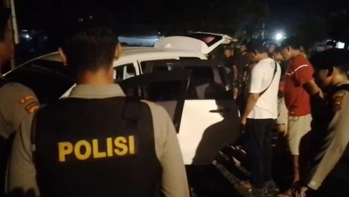 Polisi melaksanakan olah tempat kejadian perkara aksi begal di Ubud, Rabu (3/1/2024) malam (foto ; istimewa).
