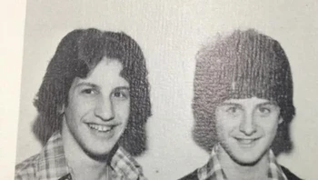 Seperti apa penampilan Andy Samberg dan Daniel Radcliffe di tahun 70-an (foto asli, ditemukan di buku tahunan HS tahun 1978). Foto: Brightside