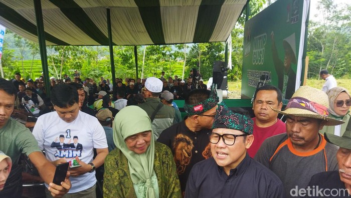 Cak Imin dalam acara Nitip Gus bersama kelompok petani di Kabupaten Bandung.