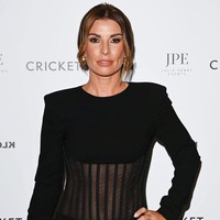 Untungnya, tahun lalu Coleen Rooney yang berseteru di persidangan dengan Rebekah Vardy memenangkan kasus dan berhak menerima £ 800.000 (Rp 16 miliaran) dari lawan. Uang itu disebut menjadi salah satu pemasukan mereka sebelum Rooney dapat pekerjaan baru. Foto: Instagram @coleen_rooney