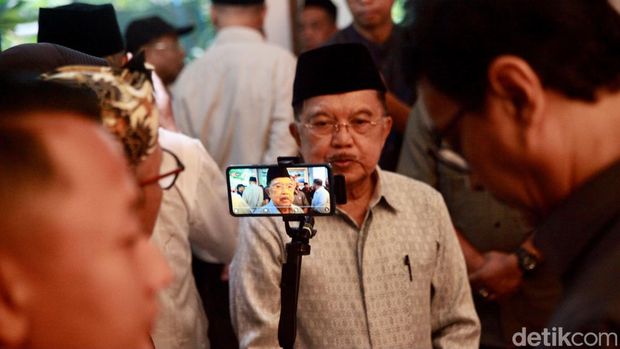 Sejumlah tokoh hadir di rumah duka di Jalan Bangka IX, Jakarta Selatan, Rabu (3/1/2024).