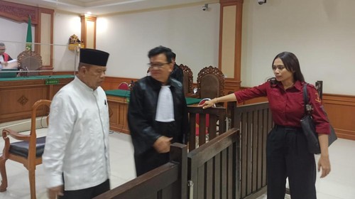 Eks Dirut Aneka Ilmu H. Suwanto seusai menjalani sidang di Pengadilan Tipikor Denpasar, Rabu (3/1/2024)