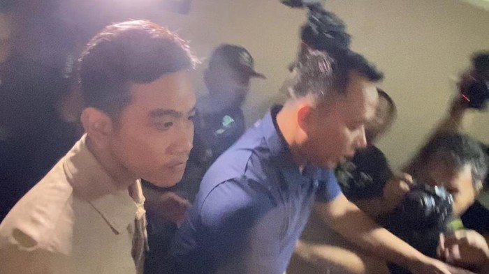 Gibran Rakabuming saat tiba di Bawaslu Jakpus (Firda/detikcom)
